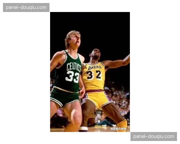 “特写：苏·伯德以联盟高管身份重返钥匙球馆，指导新一代控卫”