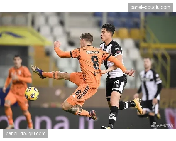 “终场哨响，热那亚全队围拢门将庆祝一场艰难的零封胜利”