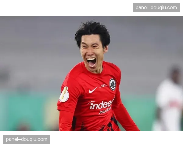 官方确认：法兰克福与日本中场镰田大地续约一年