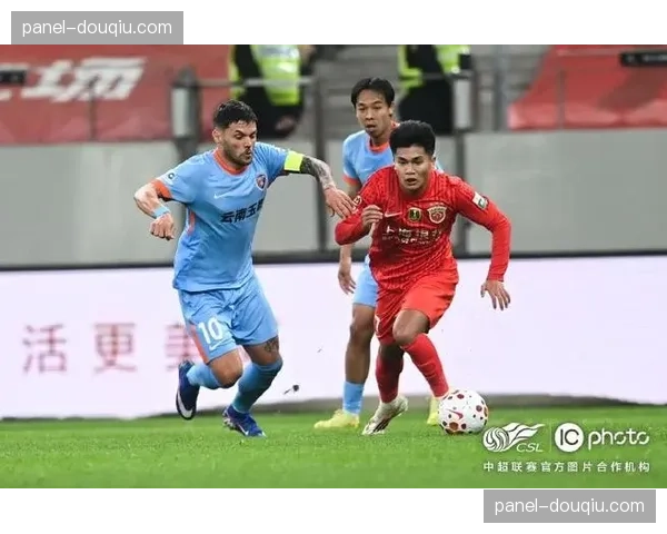 上海海港2-1绝杀云南玉昆，取得关键胜利